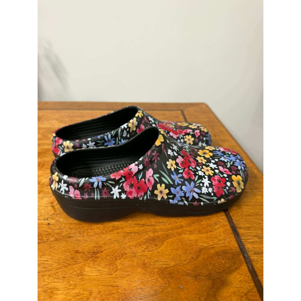 Totes Everywear Womens 9 Floral Clogs Black Multi Color Flower Garden Shoes - Picture 5 of 8